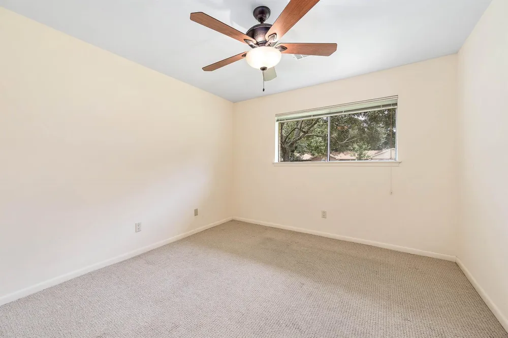 212 E Crestmont Drive Alvin, TX 77511