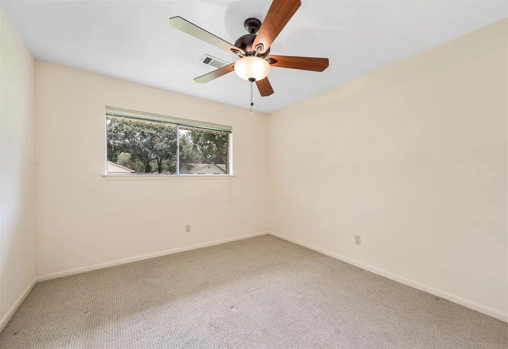 212 E Crestmont Drive Alvin, TX 77511
