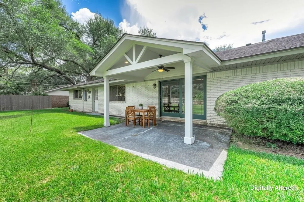 212 E Crestmont Drive Alvin, TX 77511