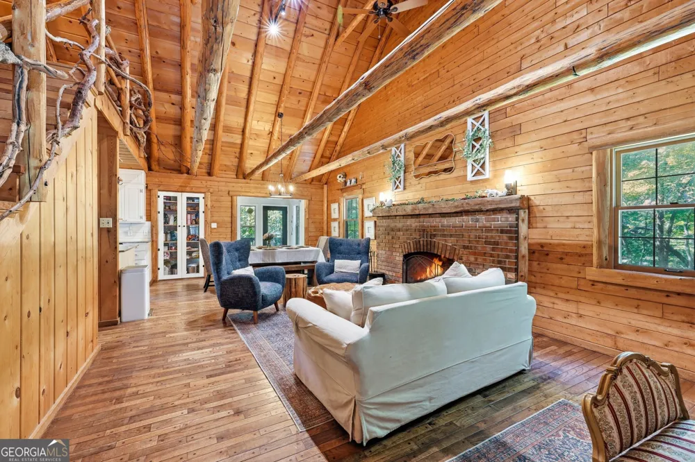 282 Jarrett Manor Estates RD Toccoa, GA 30577