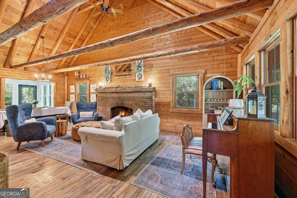 282 Jarrett Manor Estates RD Toccoa, GA 30577