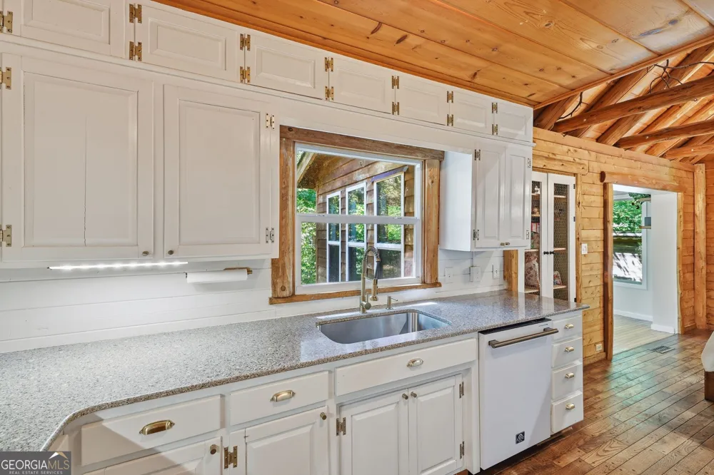 282 Jarrett Manor Estates RD Toccoa, GA 30577
