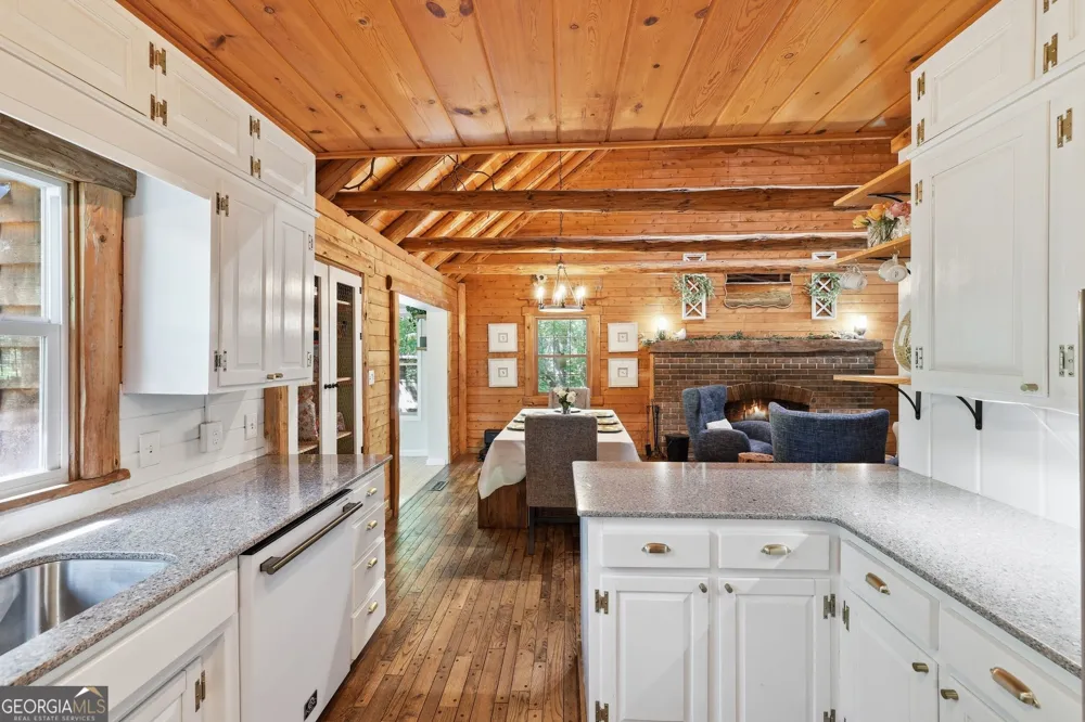 282 Jarrett Manor Estates RD Toccoa, GA 30577