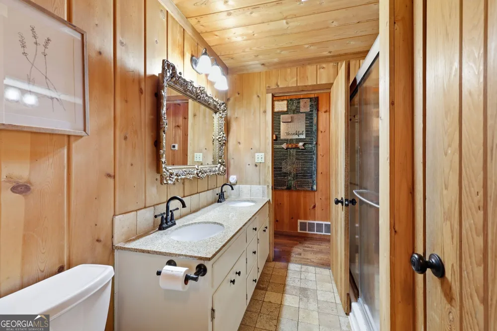 282 Jarrett Manor Estates RD Toccoa, GA 30577