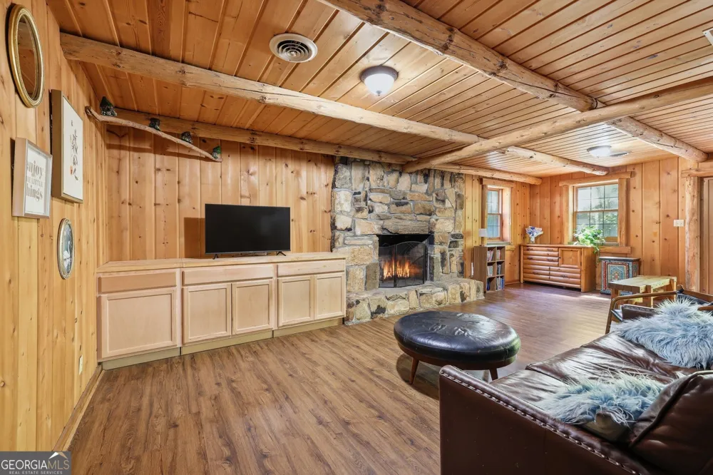 282 Jarrett Manor Estates RD Toccoa, GA 30577