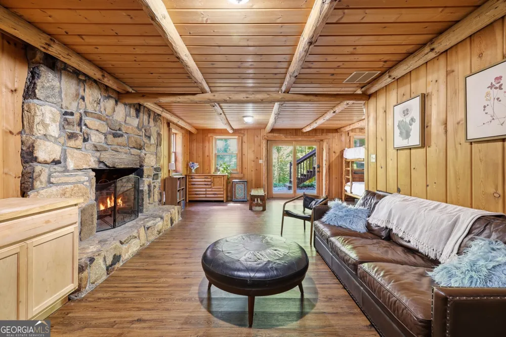 282 Jarrett Manor Estates RD Toccoa, GA 30577