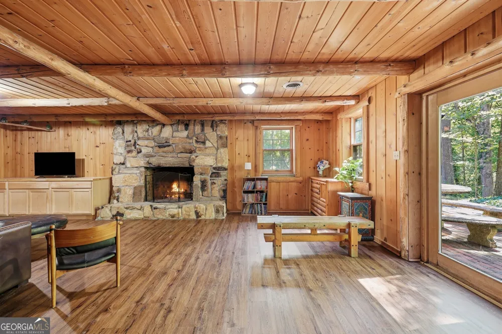 282 Jarrett Manor Estates RD Toccoa, GA 30577