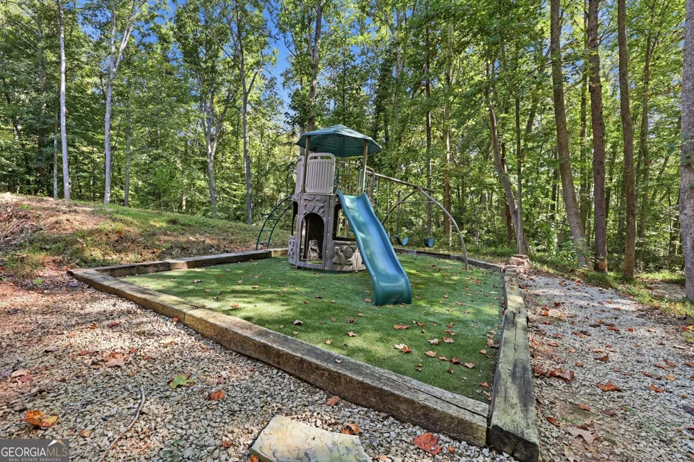 282 Jarrett Manor Estates RD Toccoa, GA 30577