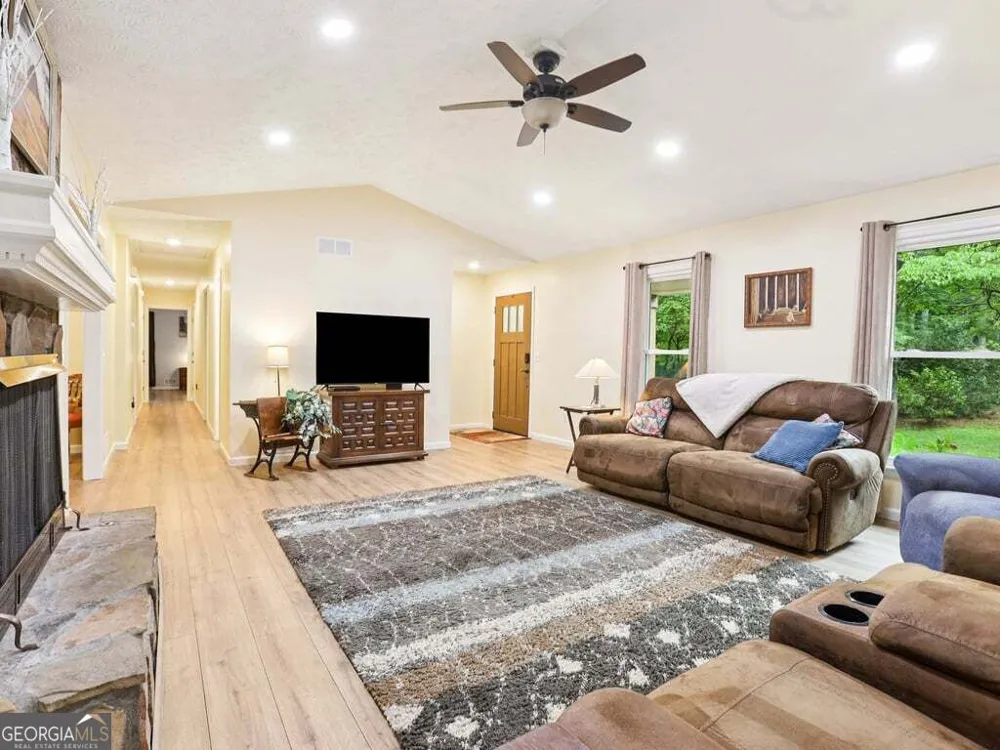 518 Picketts XING Acworth, GA 30101