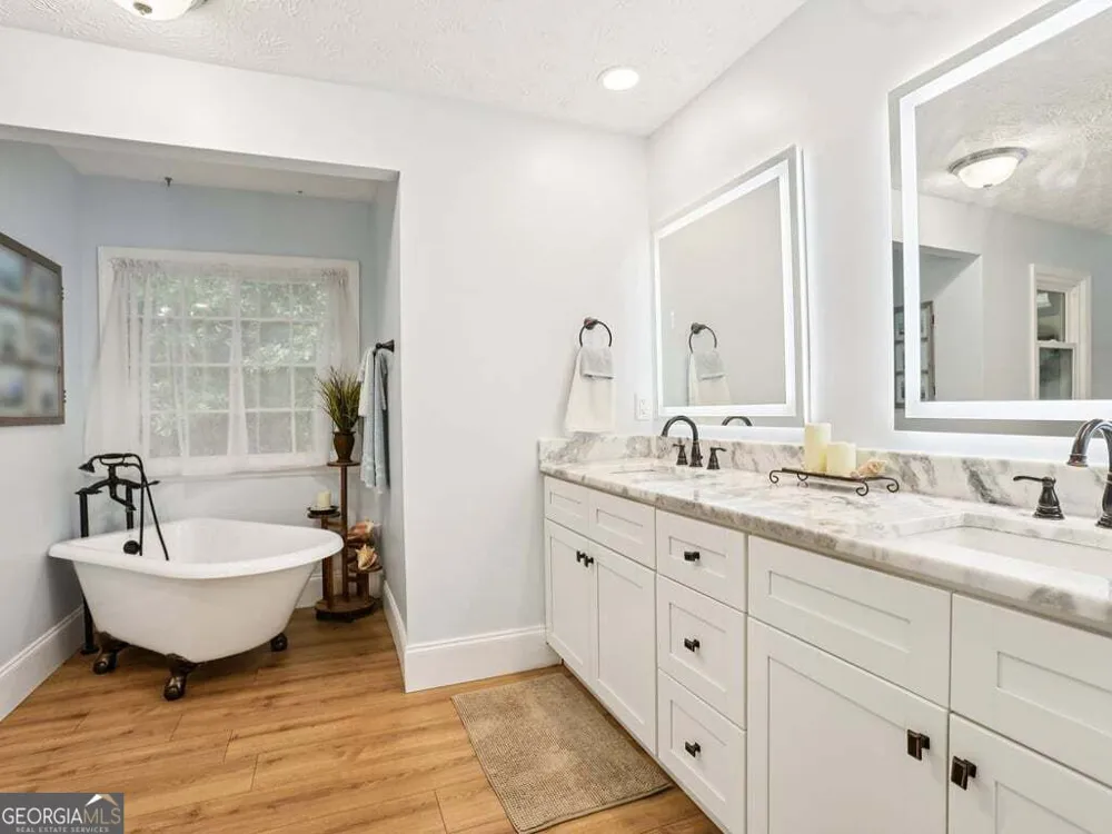 518 Picketts XING Acworth, GA 30101