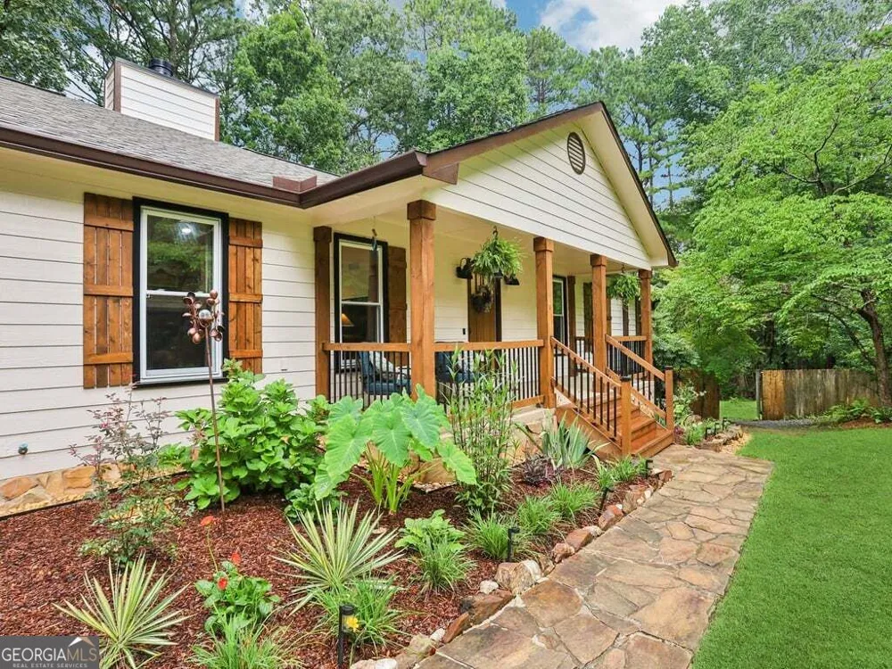 518 Picketts XING Acworth, GA 30101