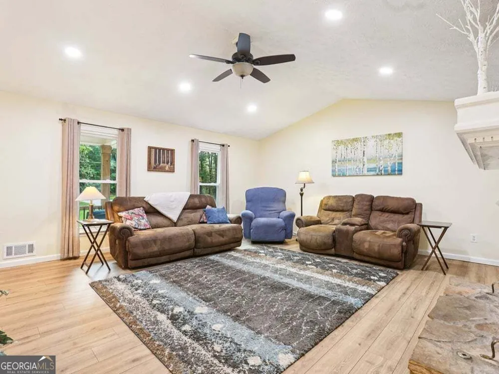 518 Picketts XING Acworth, GA 30101