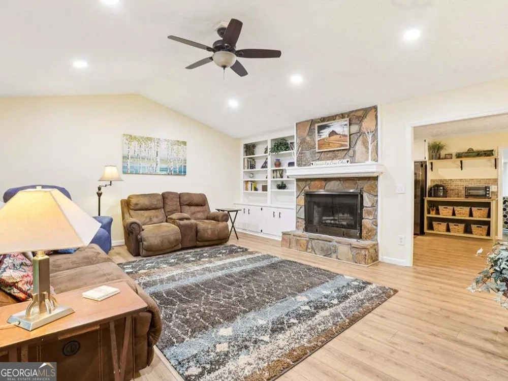 518 Picketts XING Acworth, GA 30101