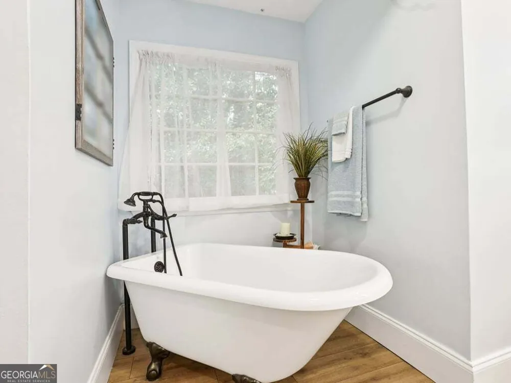 518 Picketts XING Acworth, GA 30101