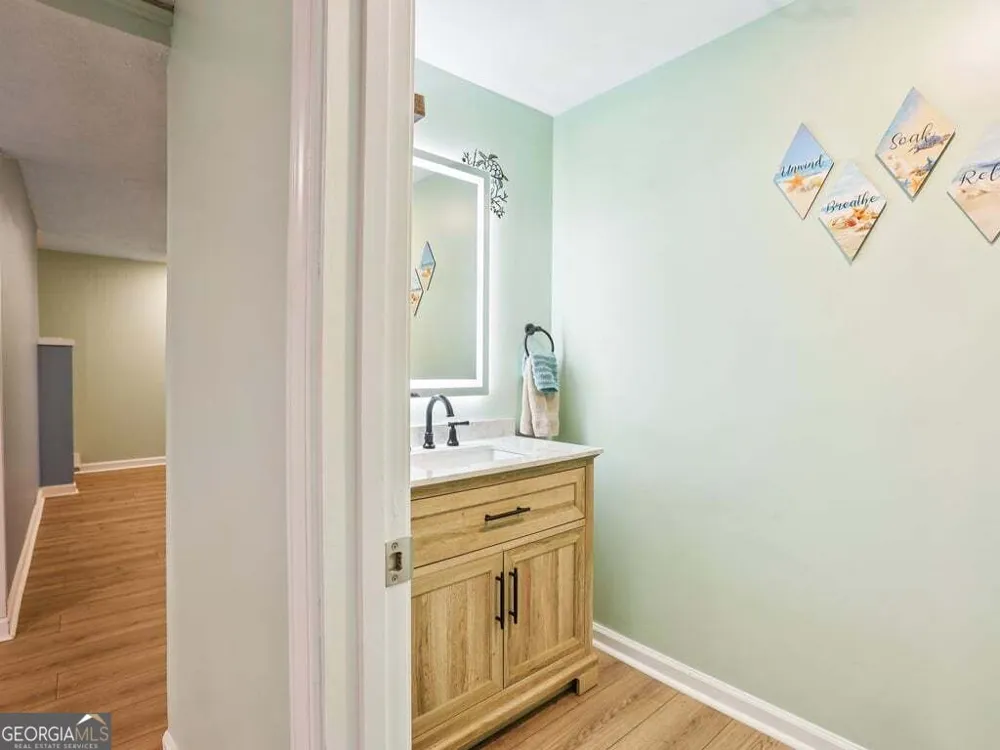 518 Picketts XING Acworth, GA 30101