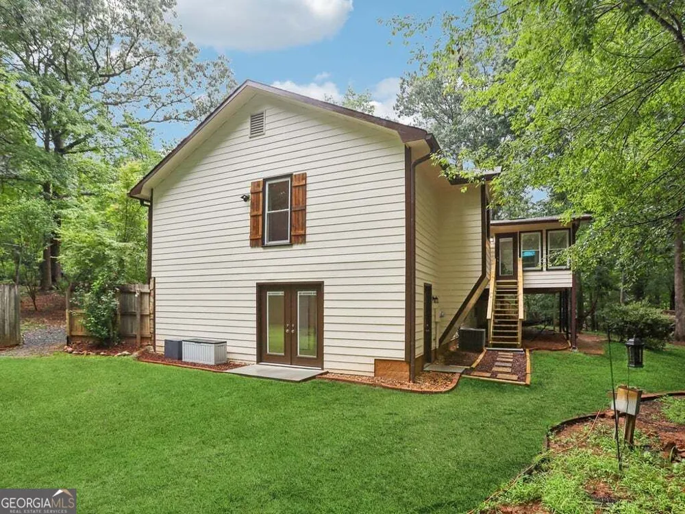 518 Picketts XING Acworth, GA 30101