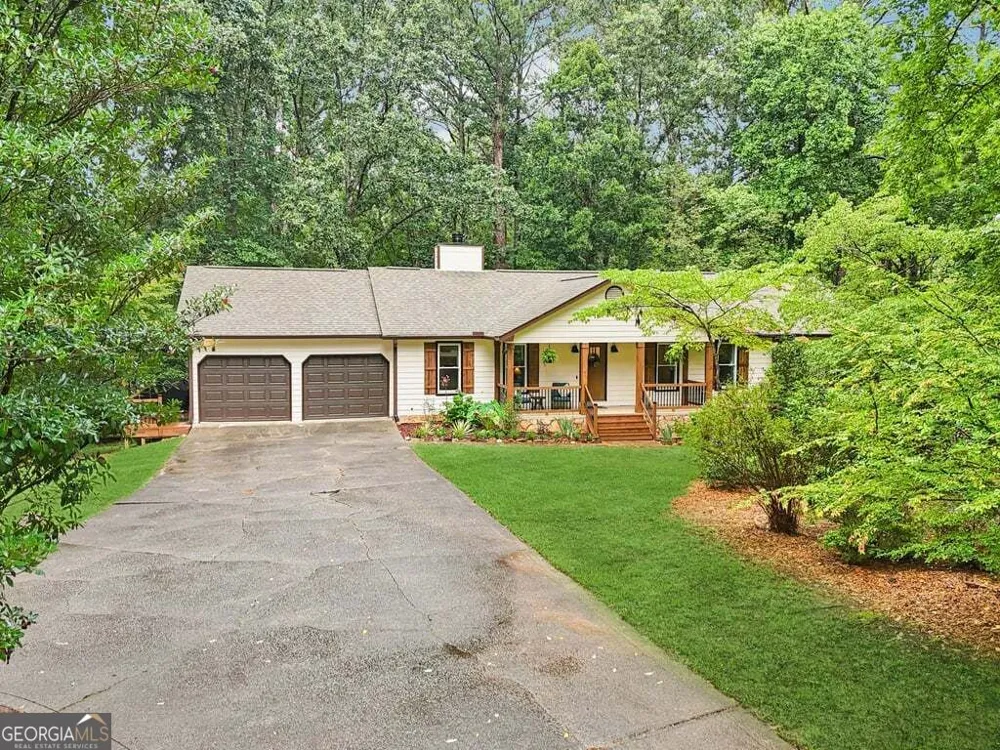 518 Picketts XING Acworth, GA 30101