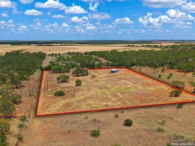 CR 314 S Off Fm 140 Bigfoot, TX 78005
