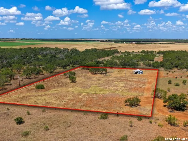 CR 314 S Off Fm 140 Bigfoot, TX 78005