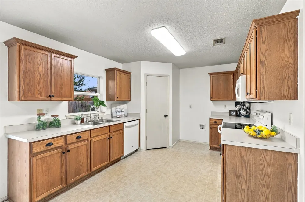 303 Charleston Drive Wylie, TX 75098