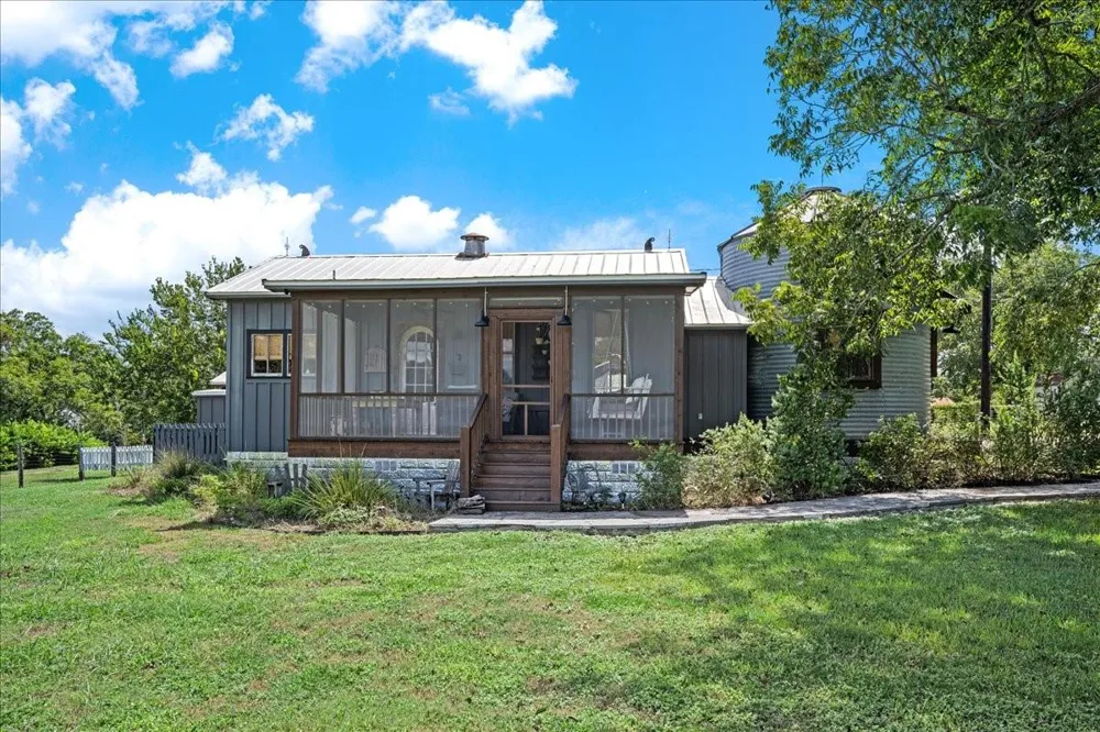 108 Scott Street Fayetteville, TX 78940