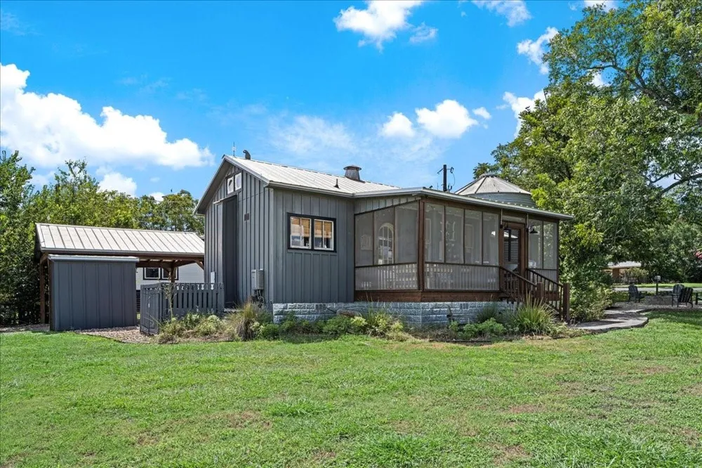 108 Scott Street Fayetteville, TX 78940