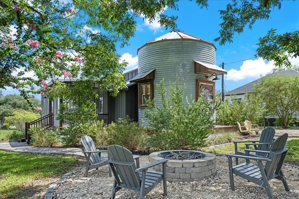 108 Scott Street Fayetteville, TX 78940