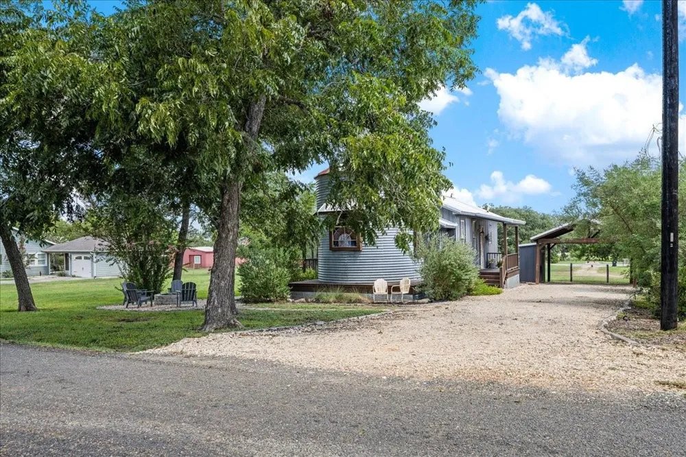 108 Scott Street Fayetteville, TX 78940