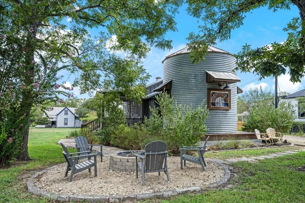108 Scott Street Fayetteville, TX 78940