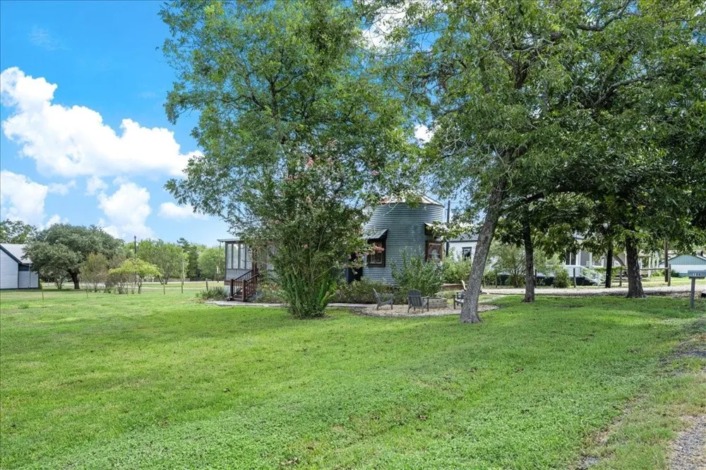 108 Scott Street Fayetteville, TX 78940