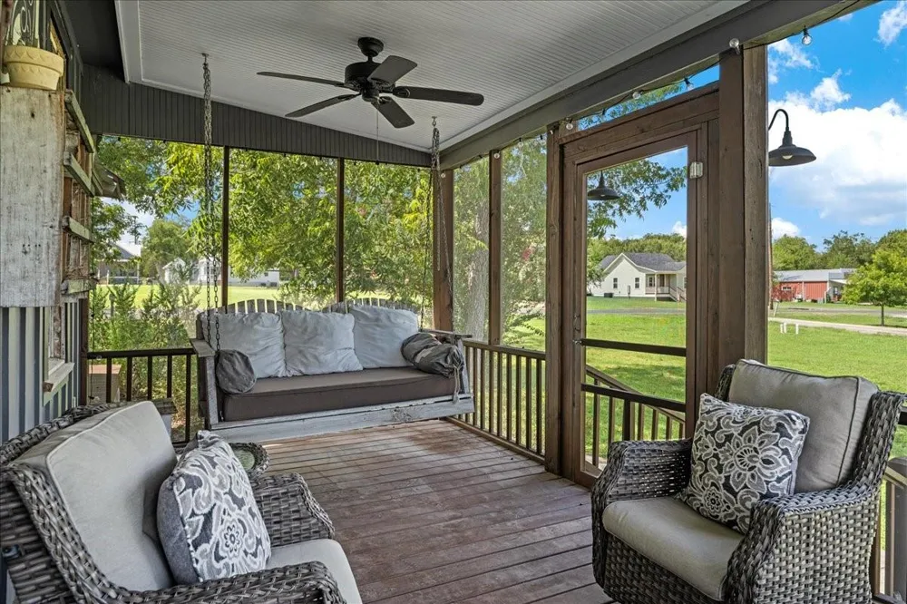 108 Scott Street Fayetteville, TX 78940