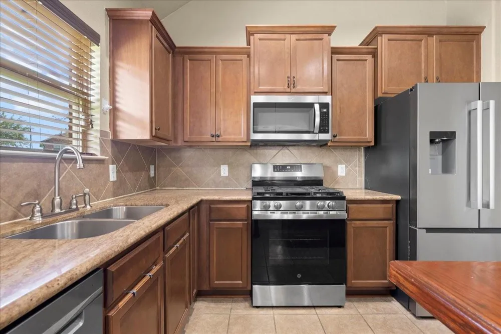 3204 Granite Gate Lane League City, TX 77539