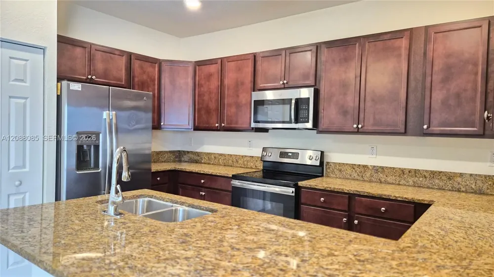 10570 W 33rd Ln Hialeah, FL 33018