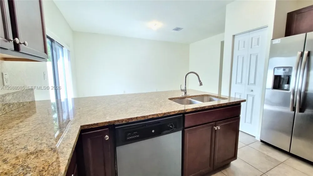 10570 W 33rd Ln Hialeah, FL 33018