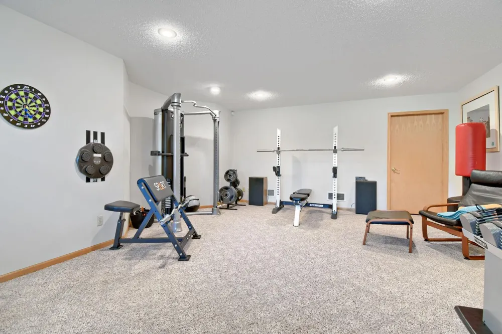 828 Woodland Drive Mahtomedi, MN 55115