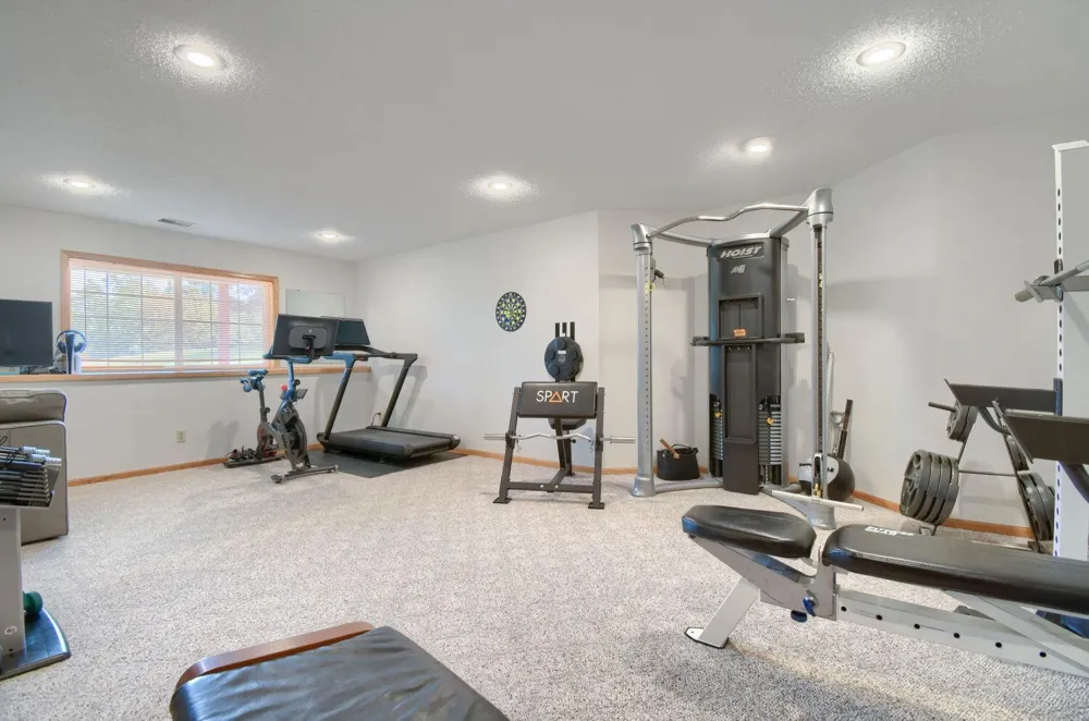 828 Woodland Drive Mahtomedi, MN 55115