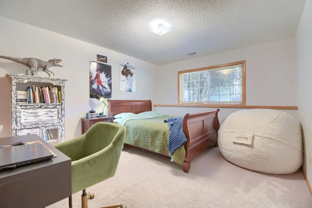 828 Woodland Drive Mahtomedi, MN 55115