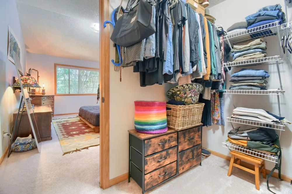 828 Woodland Drive Mahtomedi, MN 55115