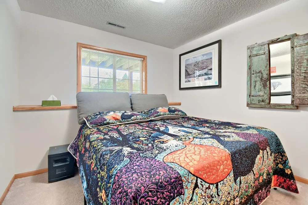 828 Woodland Drive Mahtomedi, MN 55115