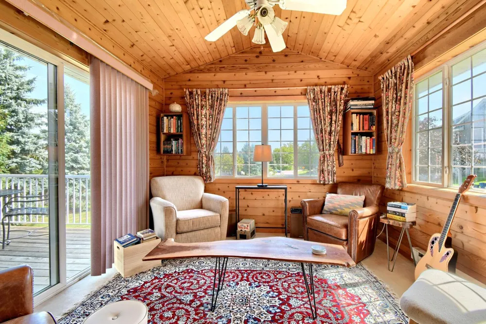 828 Woodland Drive Mahtomedi, MN 55115