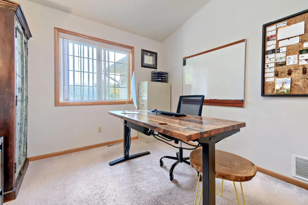828 Woodland Drive Mahtomedi, MN 55115
