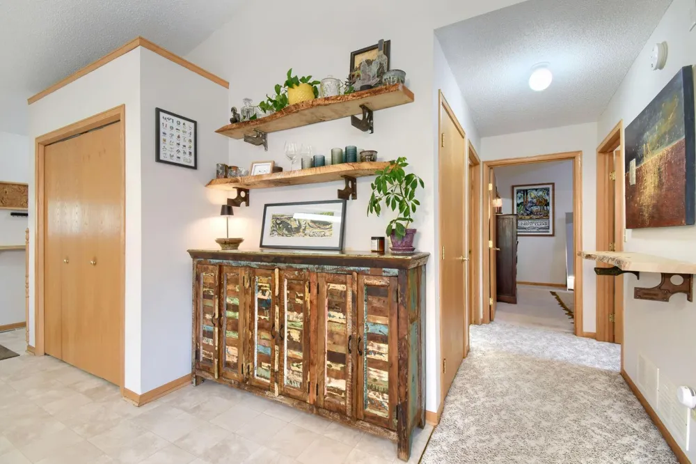 828 Woodland Drive Mahtomedi, MN 55115