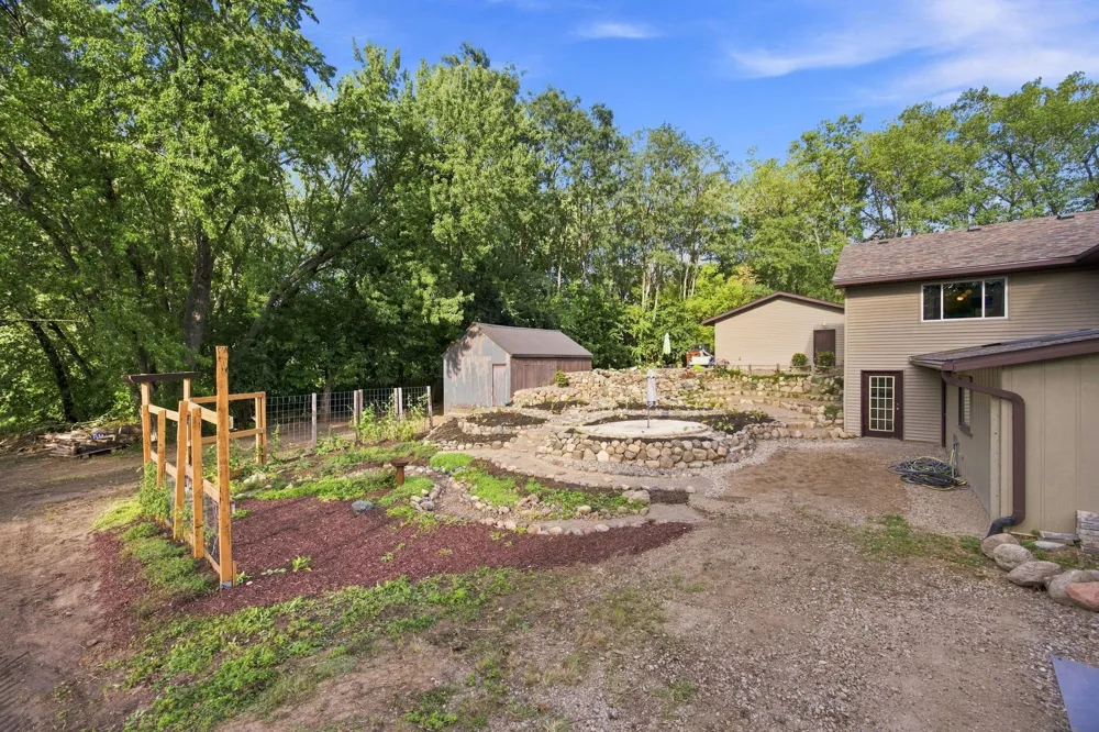 1847 Upper 55th Street E Inver Grove Heights, MN 55077