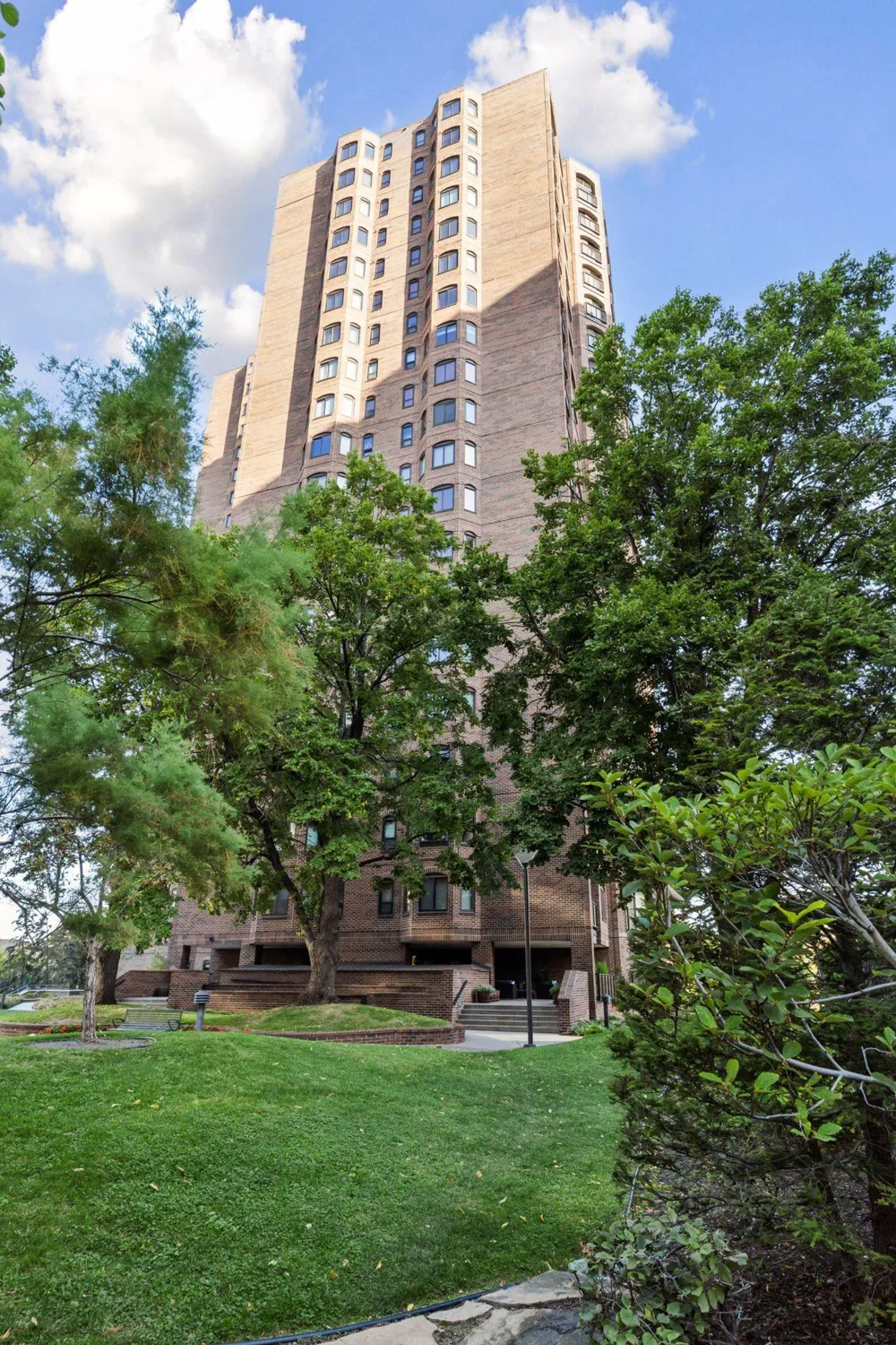 1201 Yale Place #407 Minneapolis, MN 55403