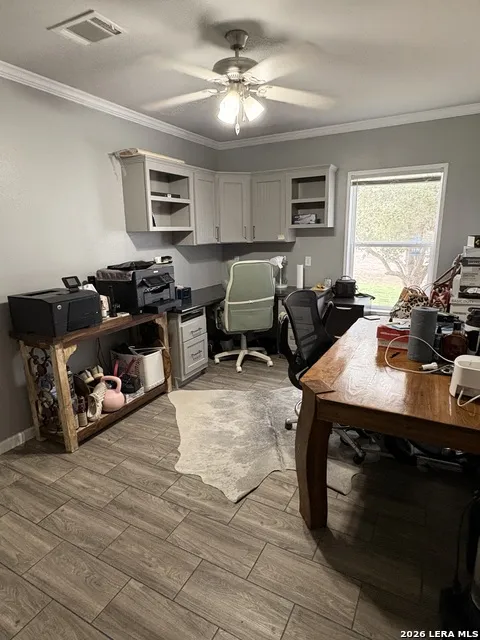 910 Pr 6255 Hobson, TX 78117