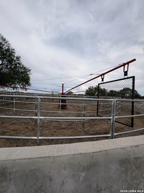 910 Pr 6255 Hobson, TX 78117