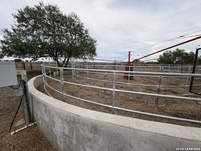 910 Pr 6255 Hobson, TX 78117
