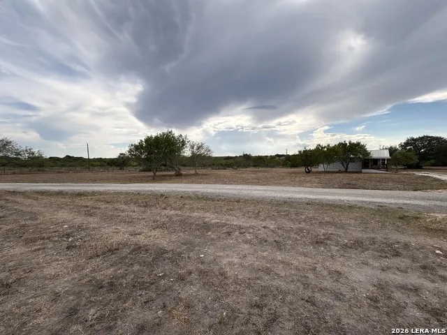 910 Pr 6255 Hobson, TX 78117