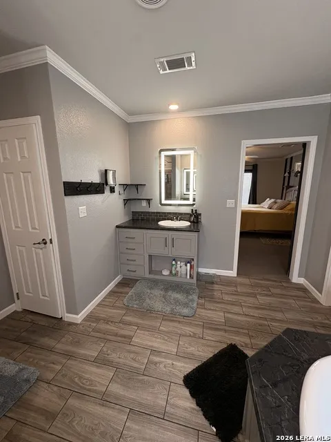 910 Pr 6255 Hobson, TX 78117