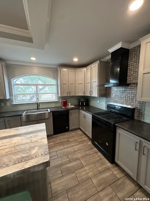 910 Pr 6255 Hobson, TX 78117